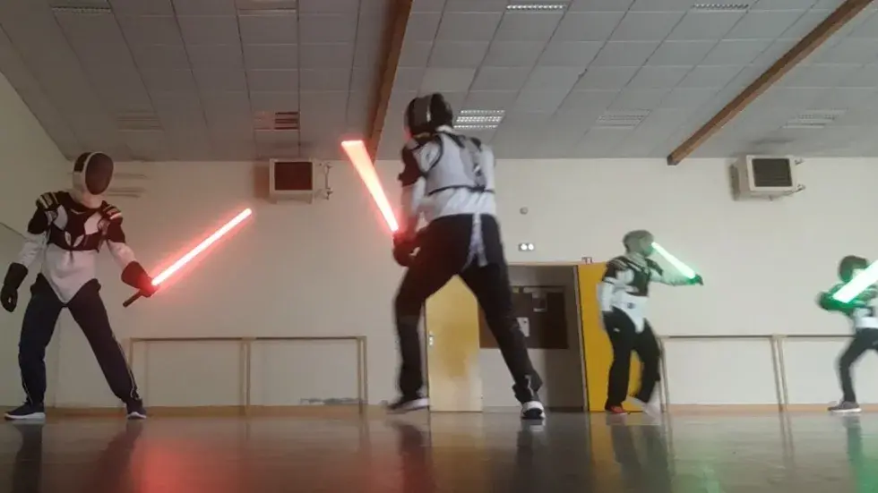 Assaut de sabre laser entre jeunes pratiquants, 25 septembre 2021.