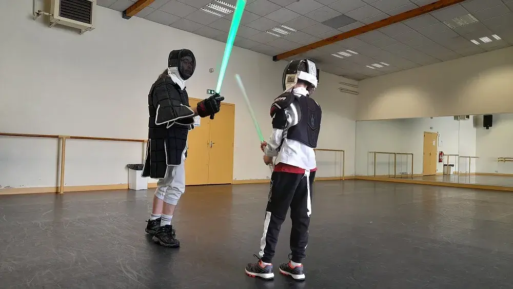 Cours de sabre laser à la rentrée.