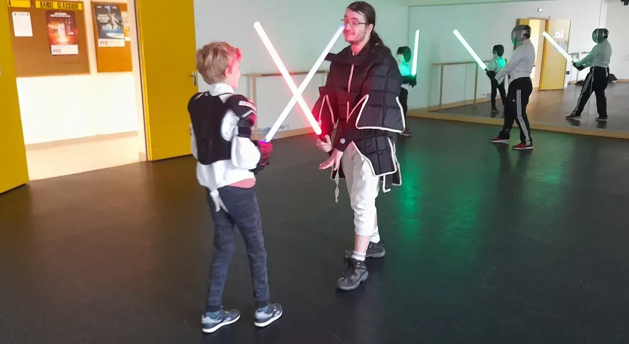 Rentrée sabre laser : initiation des nouveaux pratiquants.